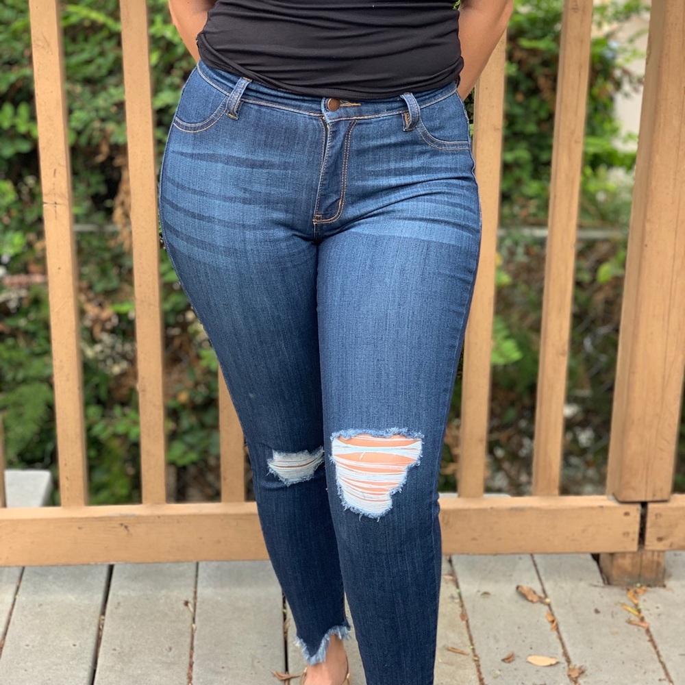 🆕High Rise Distressed Jeans